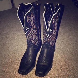 SOLD!! Justin Boots